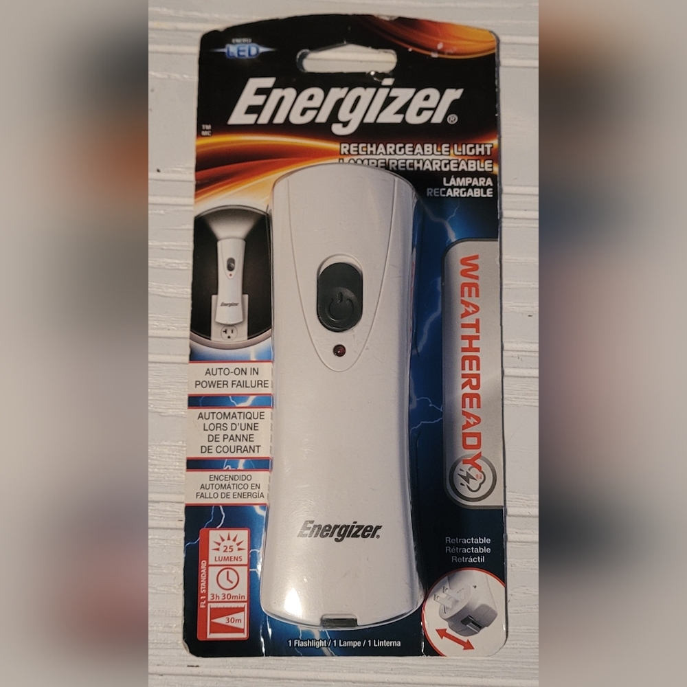 Energizer Weather Ready White Compact Rechargeable LED Light. New in Package